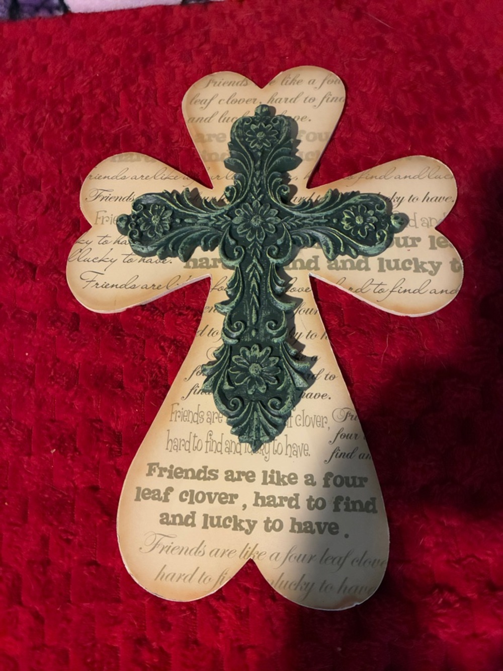 Decorative Four-Leaf Clover Cross Wall Décor in Cream and Green